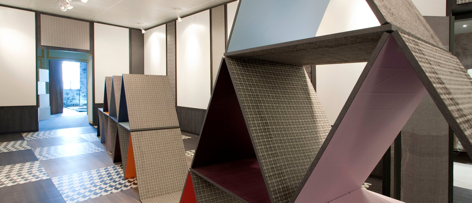 Espacio DECO/IN GRUPO CLEAF – “Juego de texturas”