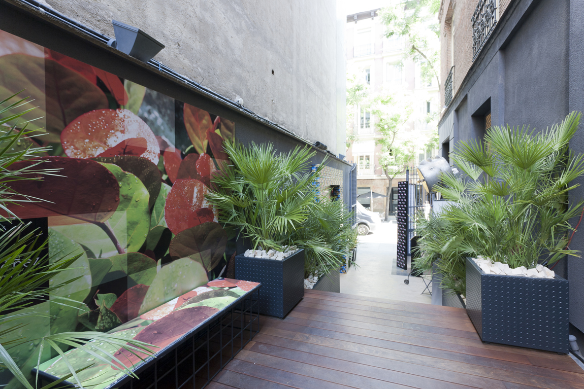 Jardín sencillo y ordenado por Jesús Ibáñez en Casa Decor Madrid 2011