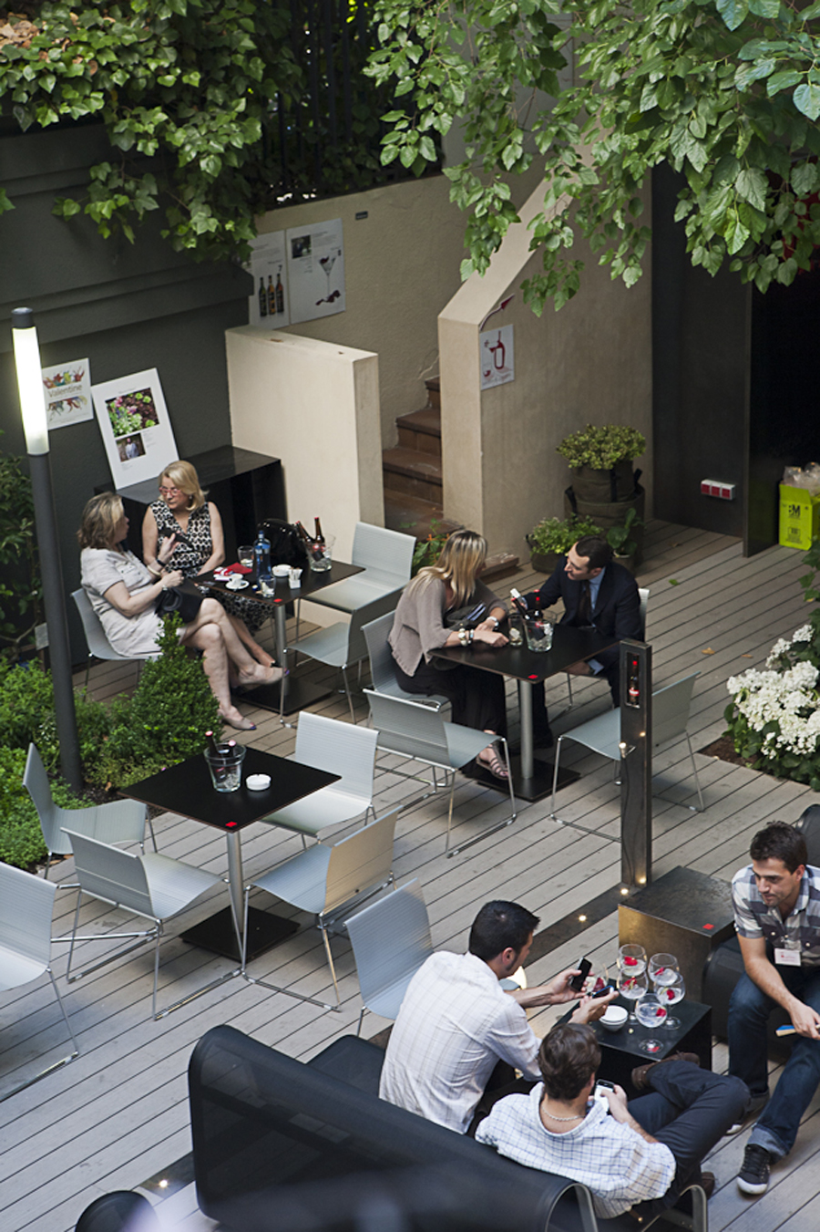 Bar y terraza Mahou por Pepe Martín y Juan Artaza en Casa Decor 2011