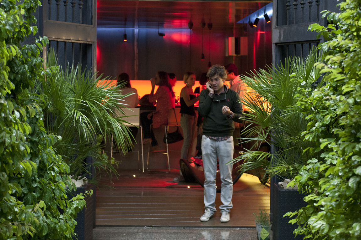 Bar y terraza Mahou por Pepe Martín y Juan Artaza en Casa Decor 2011