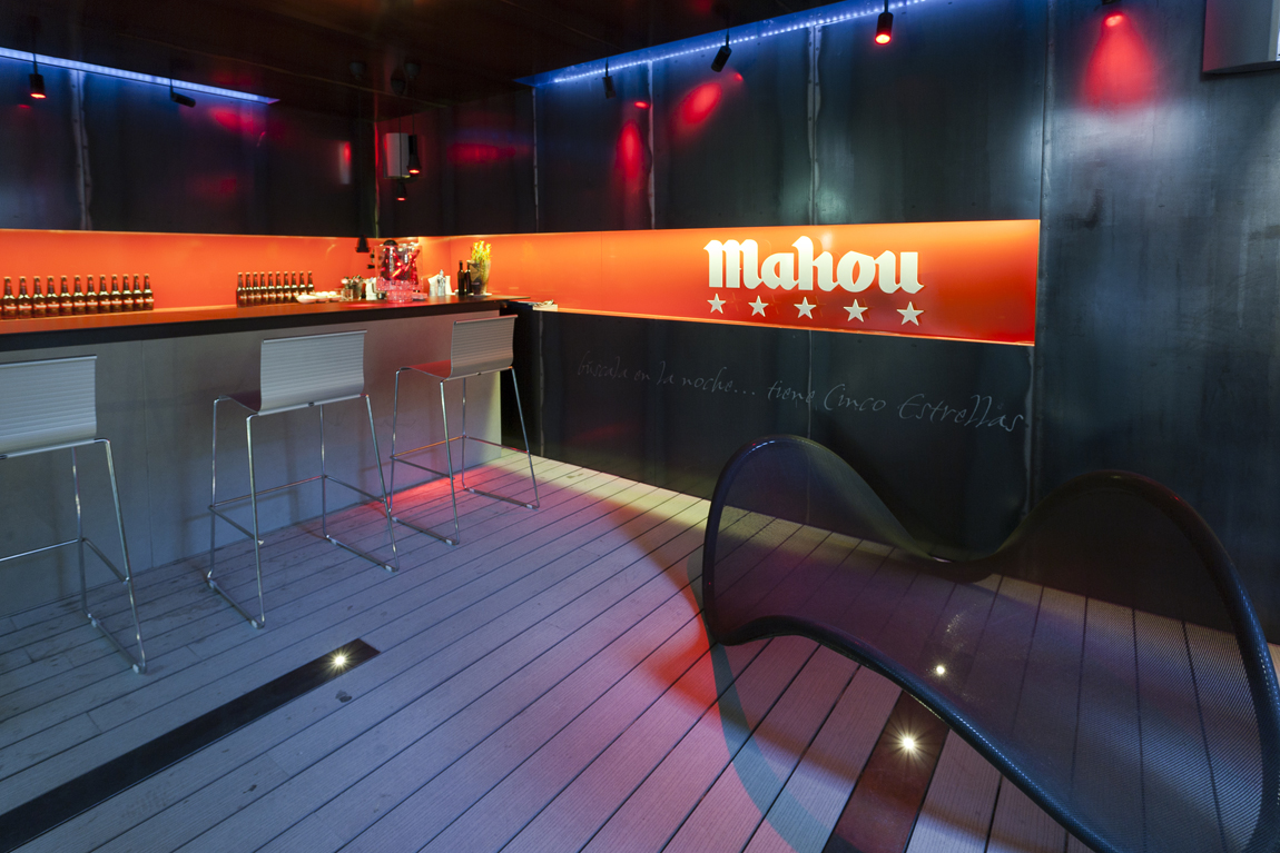 Bar y terraza Mahou por Pepe Martín y Juan Artaza en Casa Decor 2011