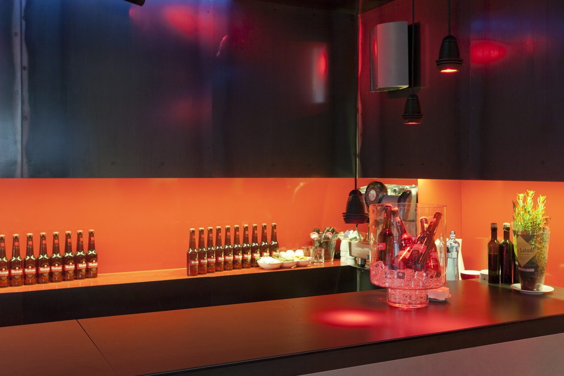 Bar y terraza Mahou por Pepe Martín y Juan Artaza en Casa Decor 2011