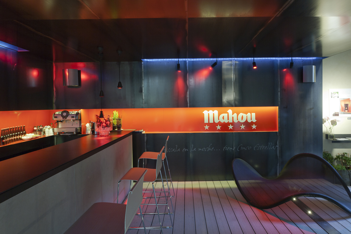 Bar y terraza Mahou por Pepe Martín y Juan Artaza en Casa Decor 2011