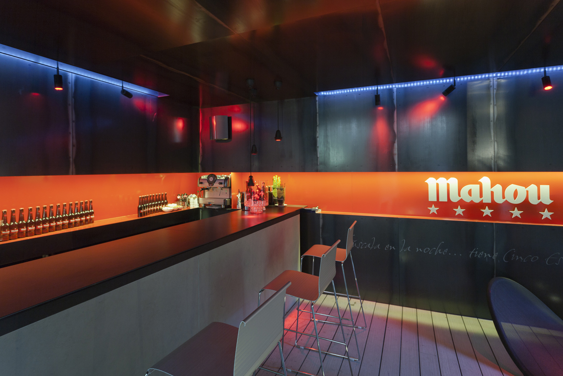 Bar y terraza Mahou por Pepe Martín y Juan Artaza en Casa Decor 2011