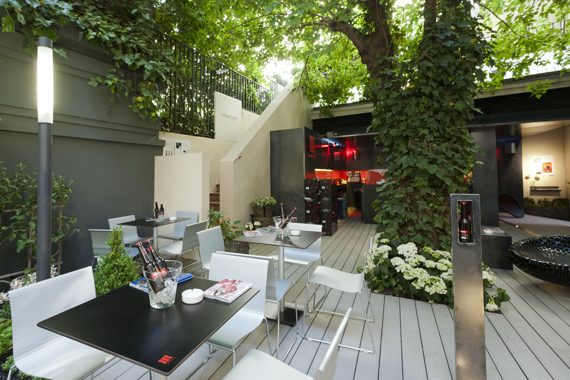 Bar y terraza Mahou por Pepe Martín y Juan Artaza en Casa Decor 2011