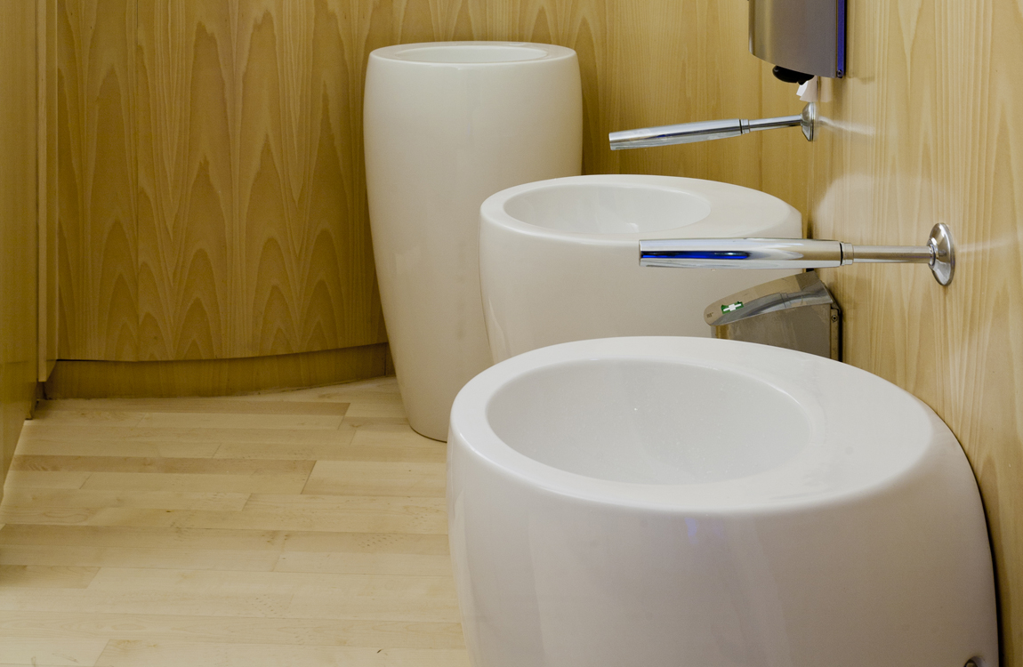 Baño público por el equipo de S28 Arquitectura en Casa Decor 2011