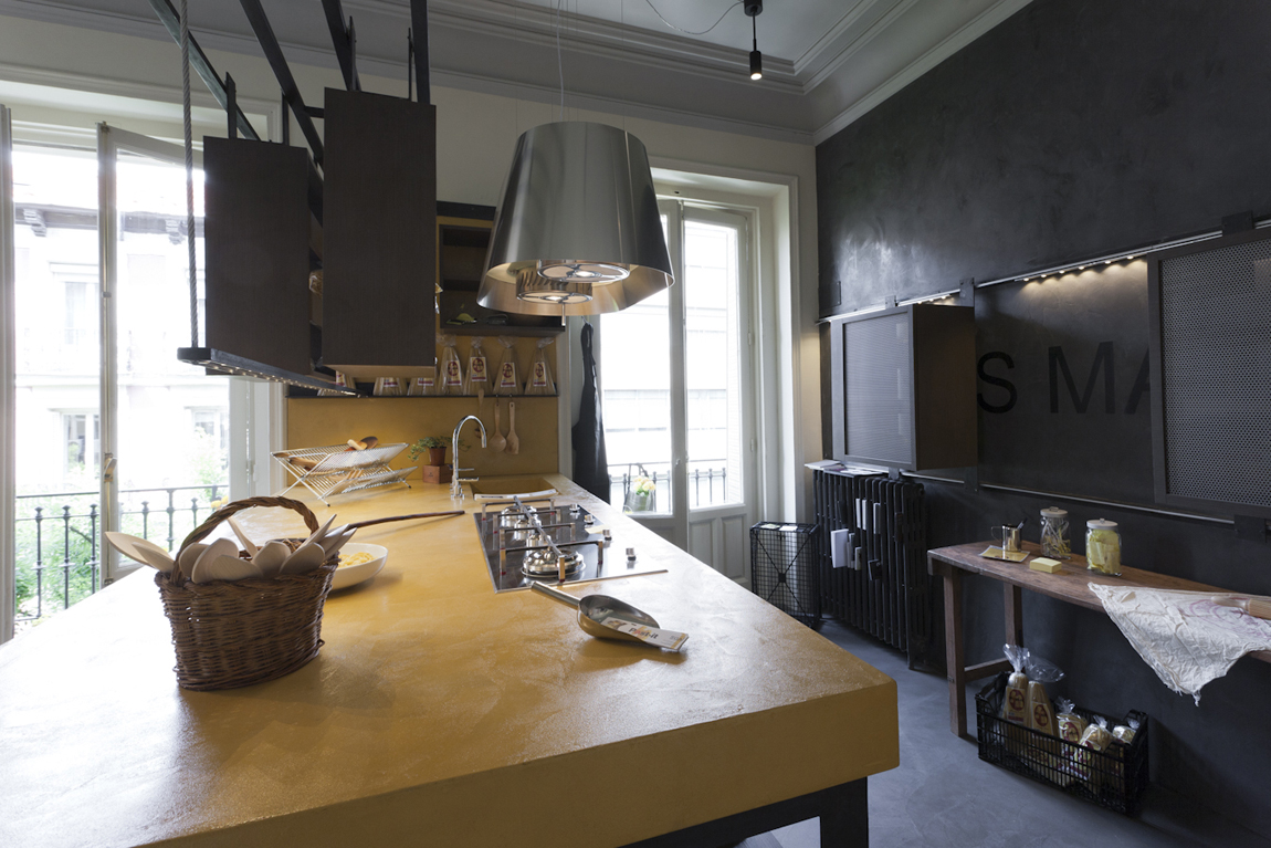 Cocina de estilo industrial de Simona Garufi en Casa Decor 2011