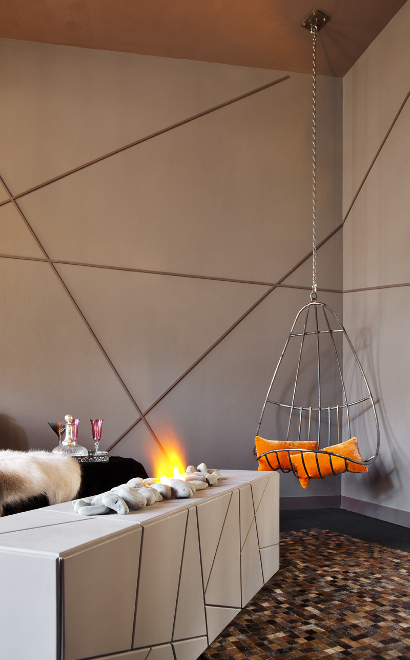 Dormitorio con jardín interior por Arqbellytura en Casa Decor 2013