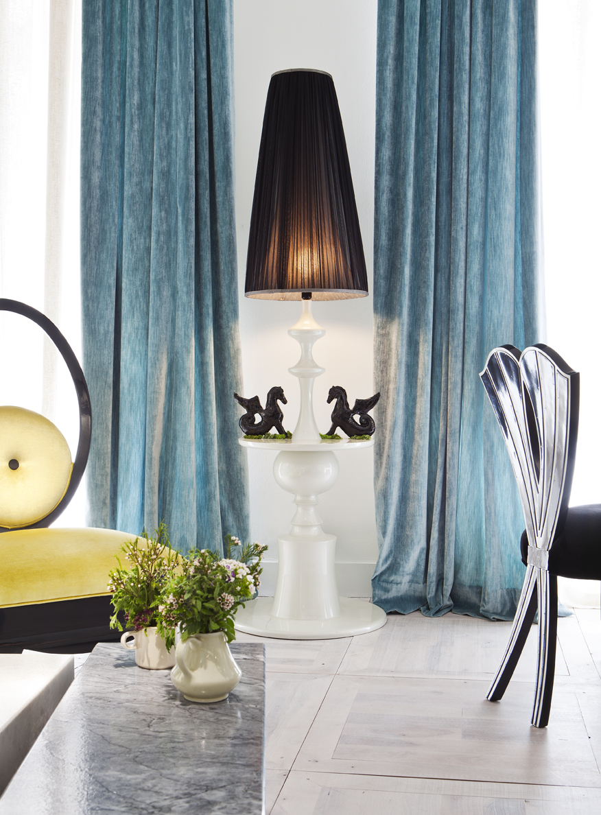 Salón con comedor por More & More Design en Casa Decor 2013