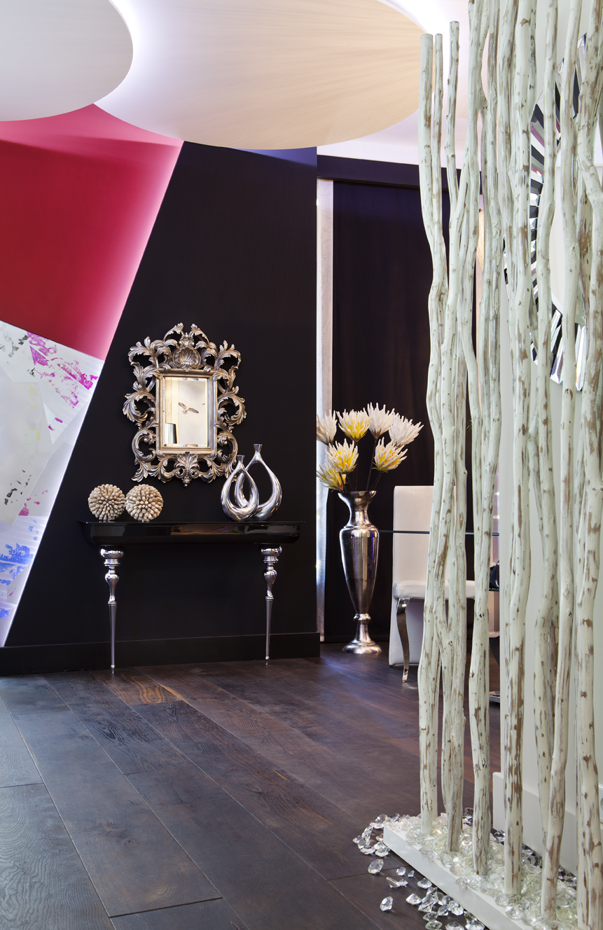 Salón con dos ambientes por Cabezuela & Asociados en Casa Decor 2013
