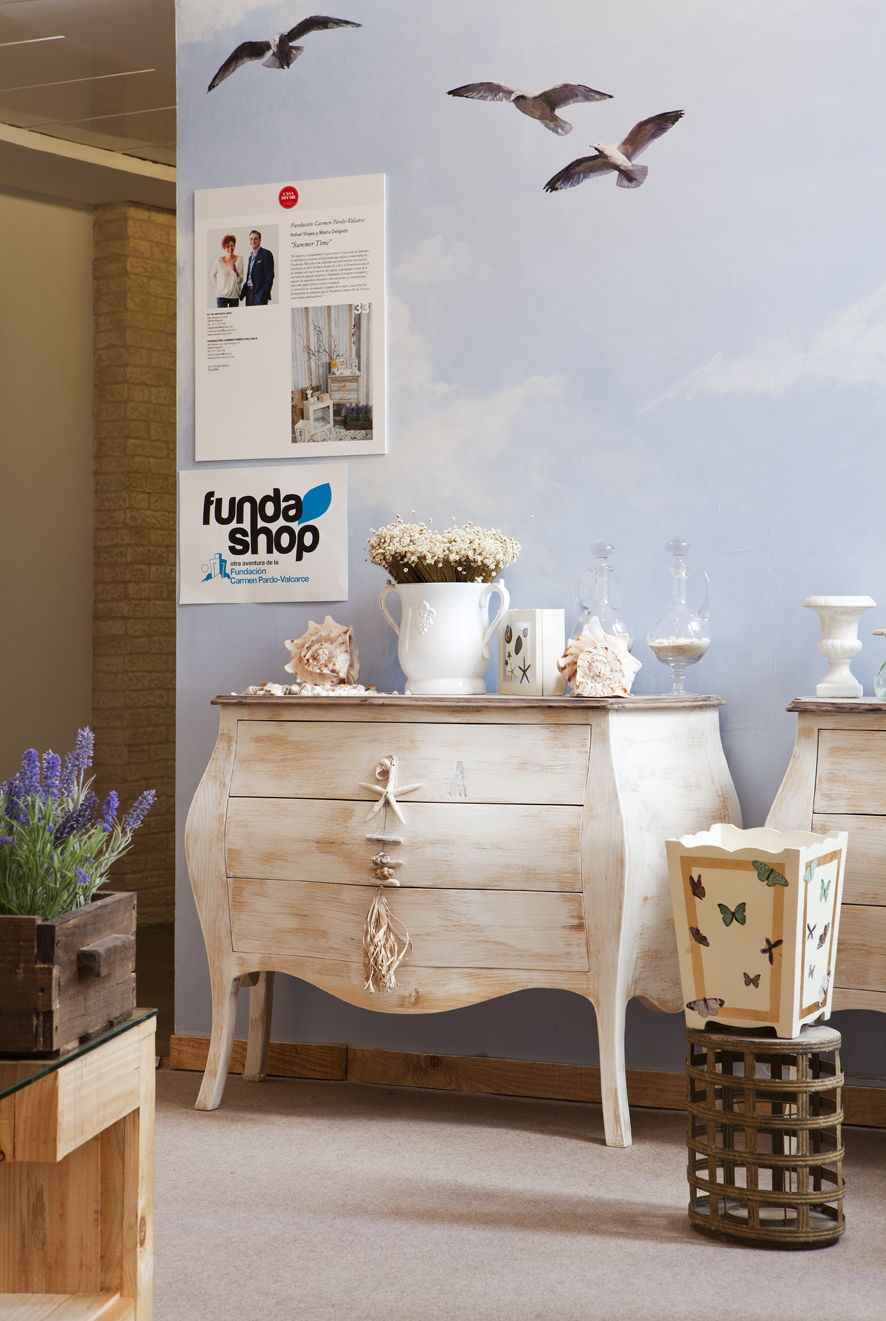 Exposición y venta de muebles y complementos de la Fundación Carmen Pardo-Valcarce