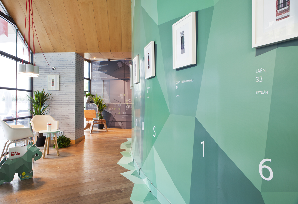 Fachada, galería y señalética por Egue y Seta en Casa Decor 2013