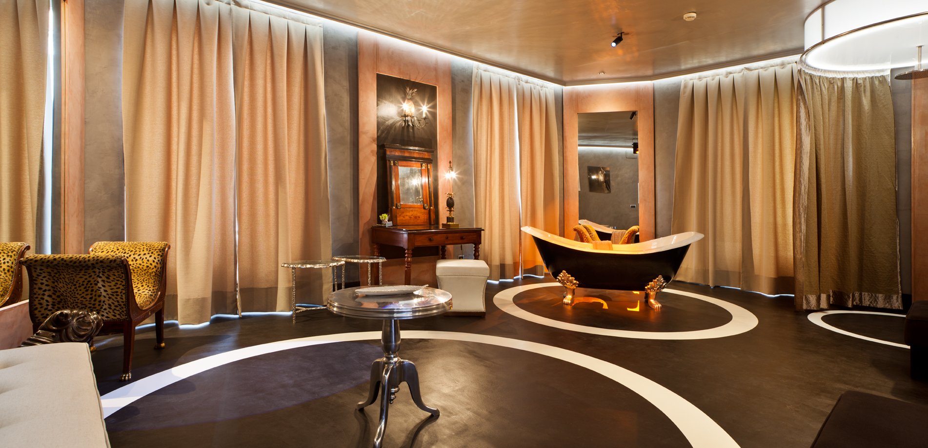 Baño con tocador Elena Sacchetti, Enrique Martínez y Manuel Carmona en Casa Decor 2014