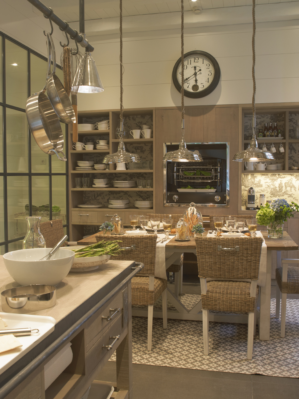 Cocina, comedor y despensa por Deulonder en Casa Decor 2014