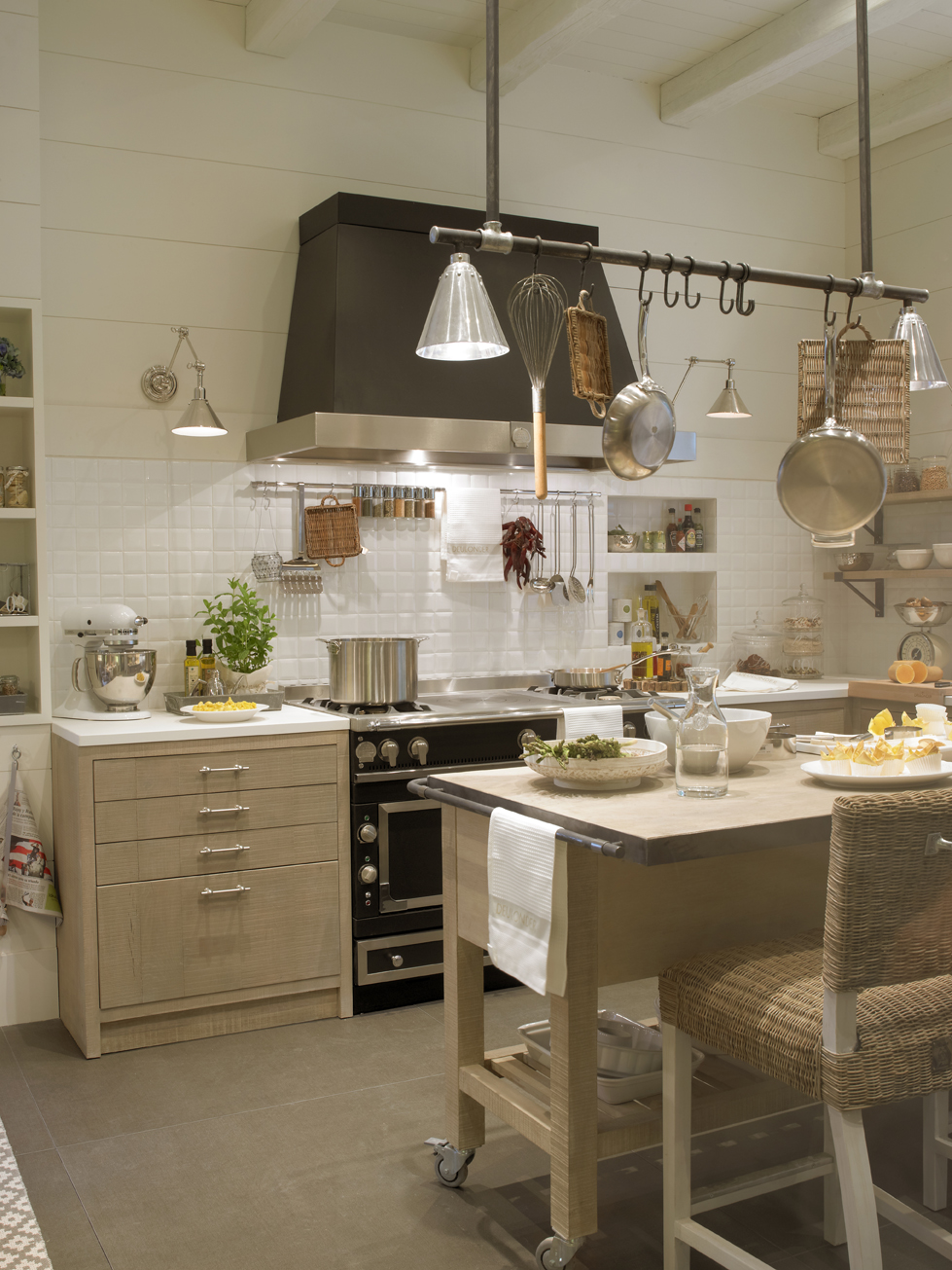 Cocina, comedor y despensa por Deulonder en Casa Decor 2014