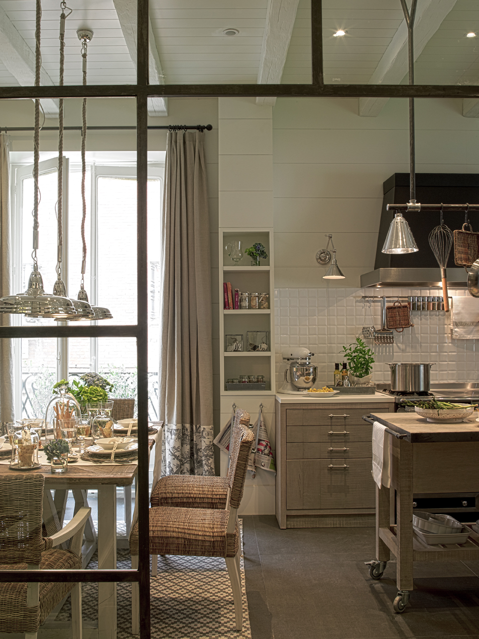 Cocina, comedor y despensa por Deulonder en Casa Decor 2014