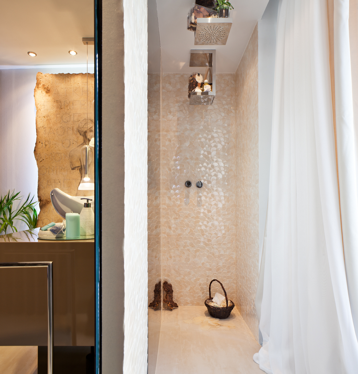 Baño moderno y elegante en Casa Decor 2014