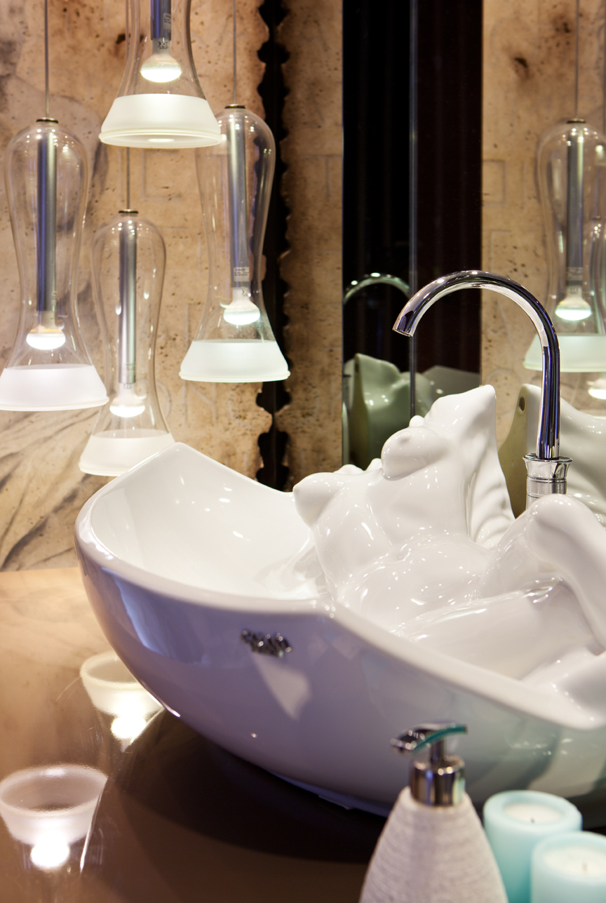 Baño moderno y elegante en Casa Decor 2014