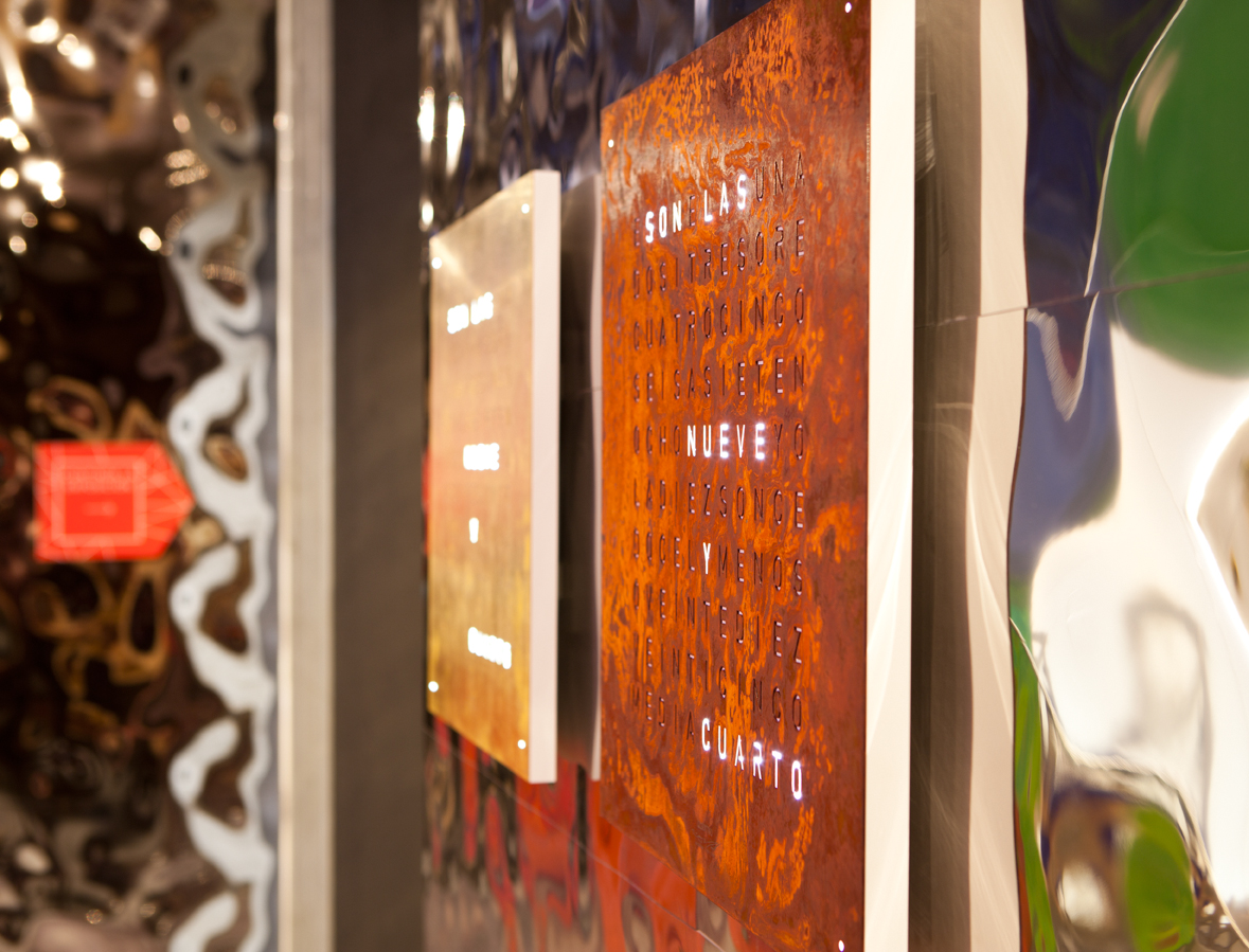 Virginia del Barco, espacio QLOCKTWO, “Time in words”