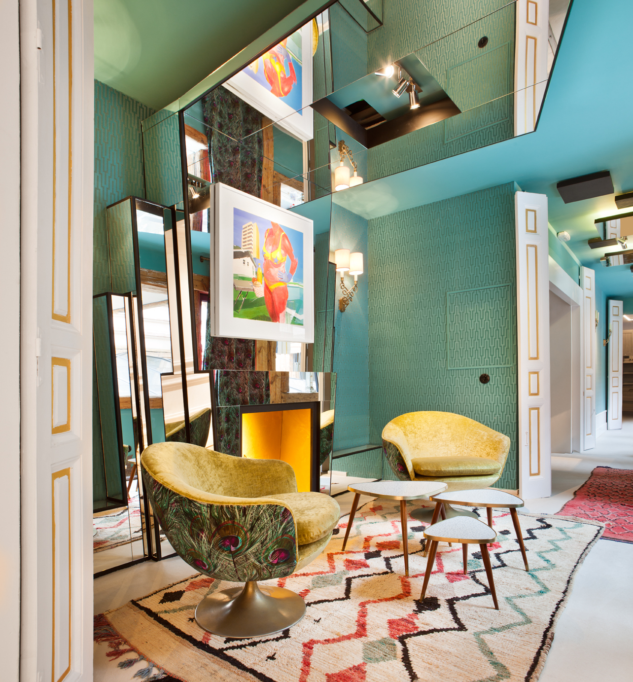 Pasillo ecléctico por Estudio Viteri-Lapeña en Casa Decor 2015