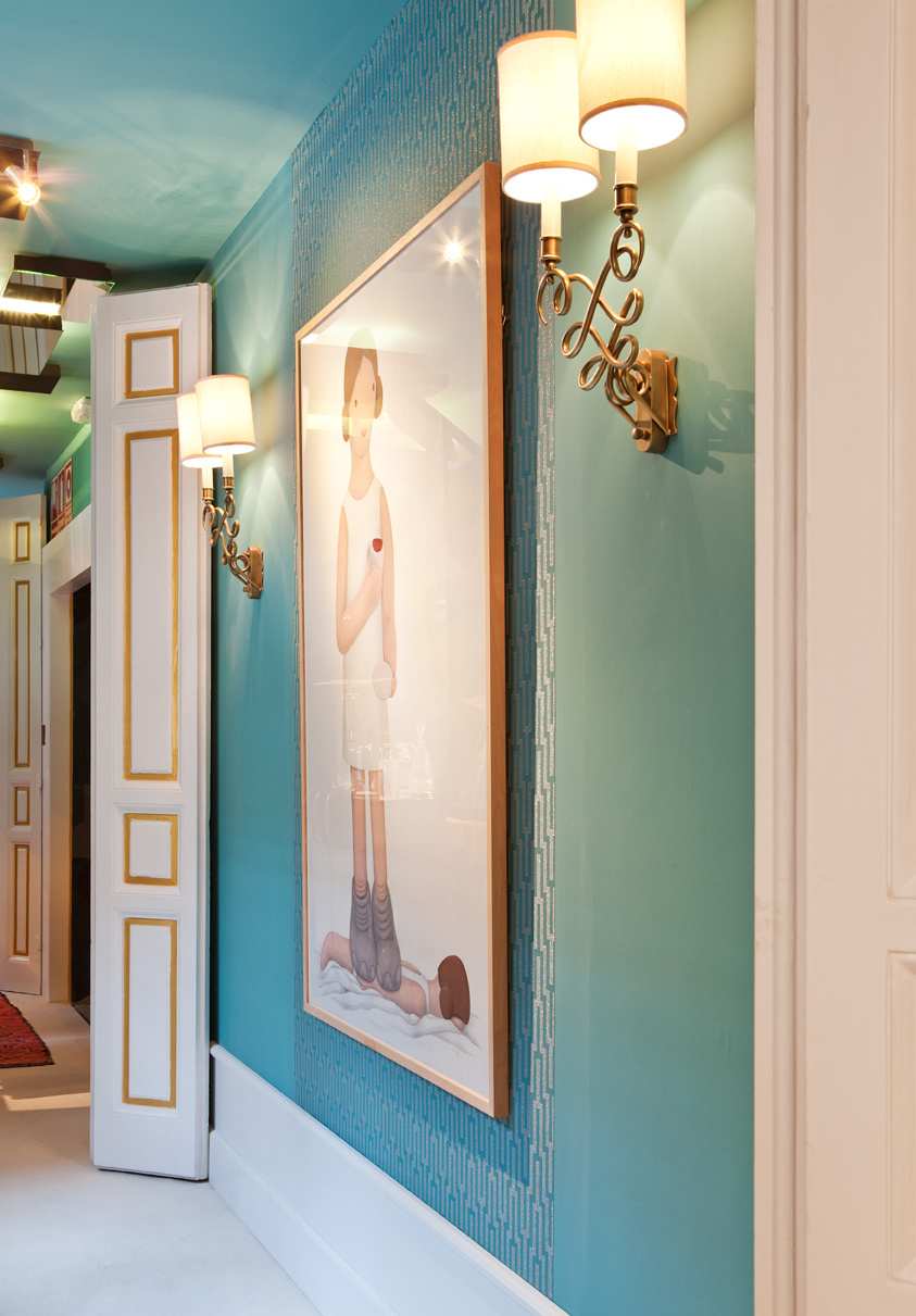 Pasillo ecléctico por Estudio Viteri-Lapeña en Casa Decor 2015
