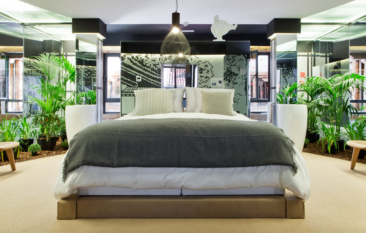 Dormitorio multifuncional por Egue y Seta en Casa Decor 2015