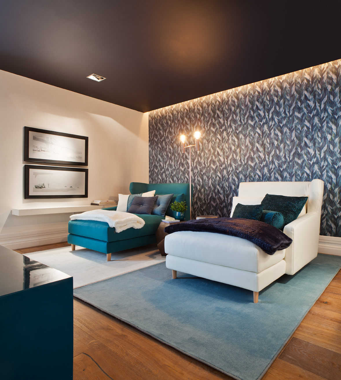 Salón con sala de televisión de Marisa Gallo en Casa Decor 2015