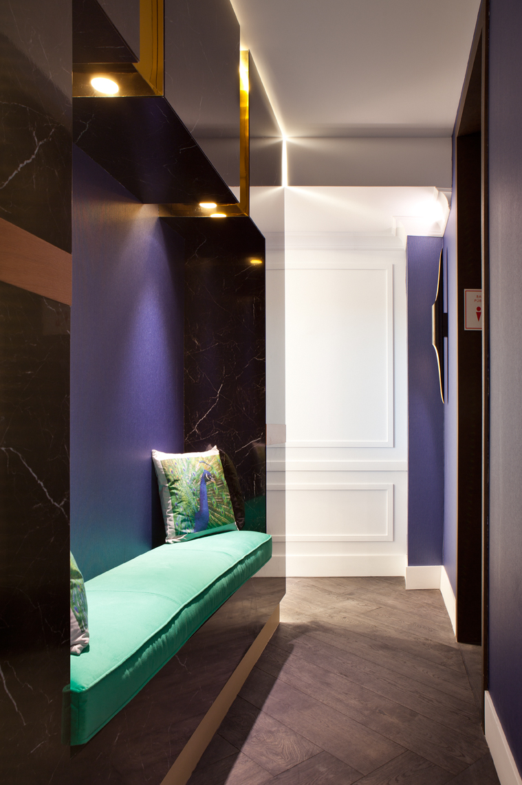 Baño público y despacho por Miguel Muñoz en Casa Decor 2015