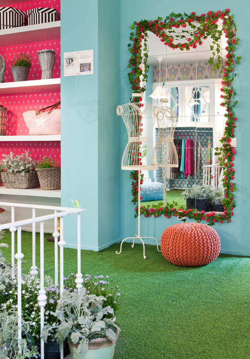 Vestidor con zona de tocador por Santayana Dream en Casa Decor 2015