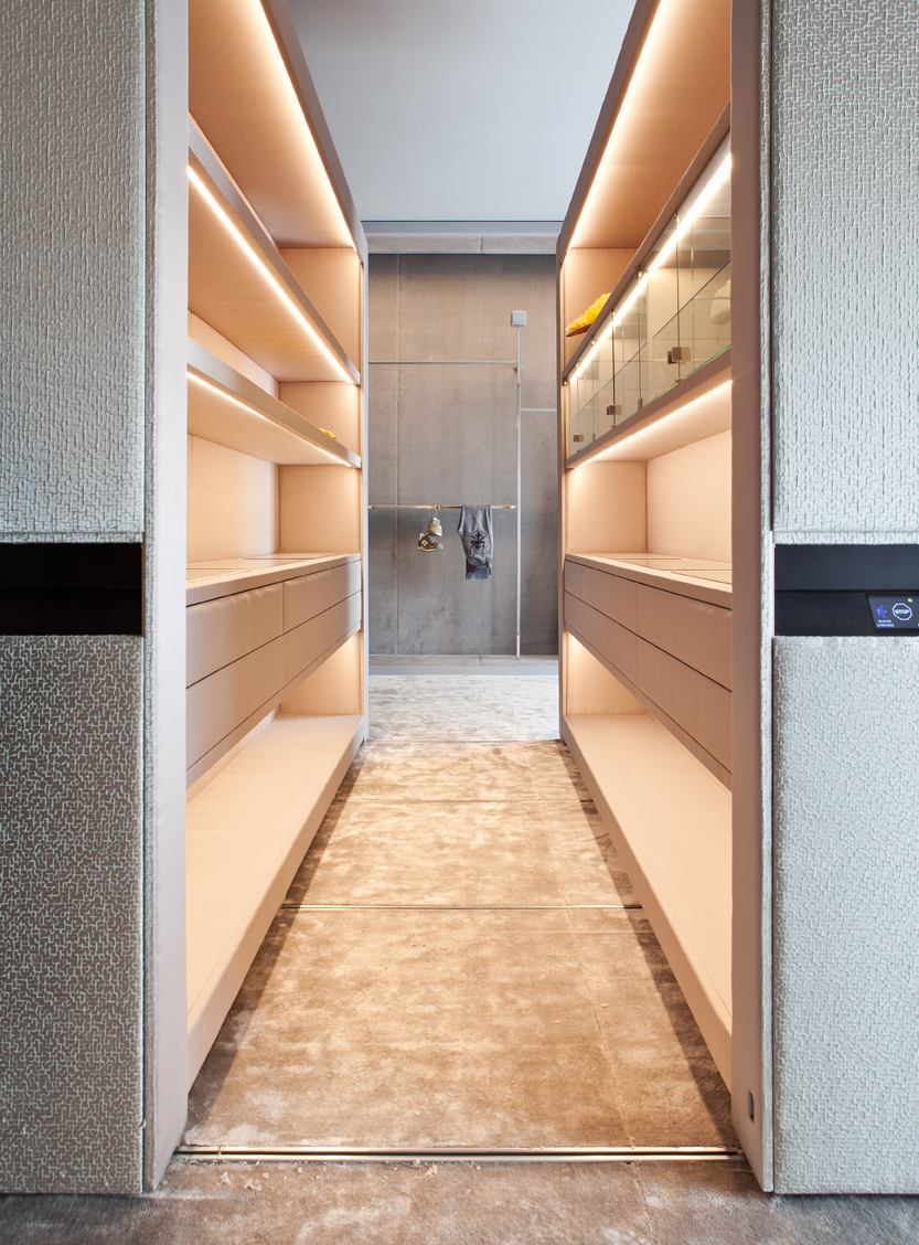 Vestidor dividido en tres zonas, de Sara Folch en Casa Decor 2015