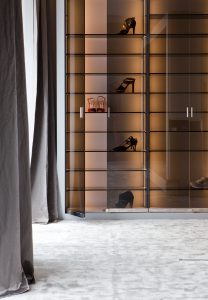 Vestidor dividido en tres zonas, de Sara Folch en Casa Decor 2015