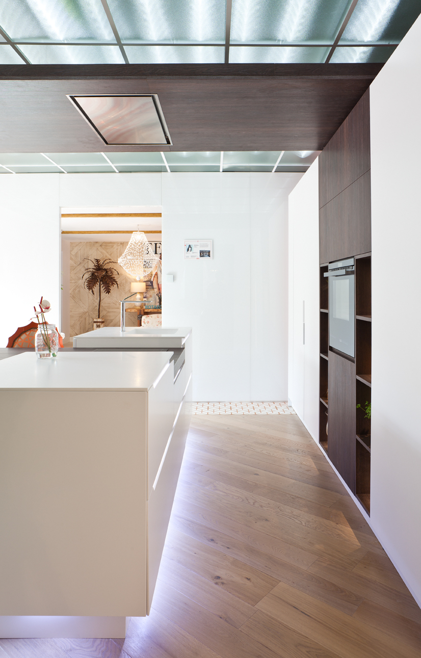 Cocina moderna y funcional por Virgina Albuja en Casa Decor 2015