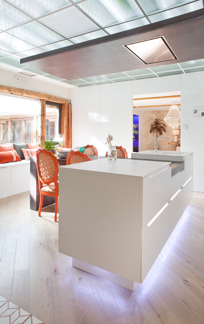 Cocina moderna y funcional por Virgina Albuja en Casa Decor 2015