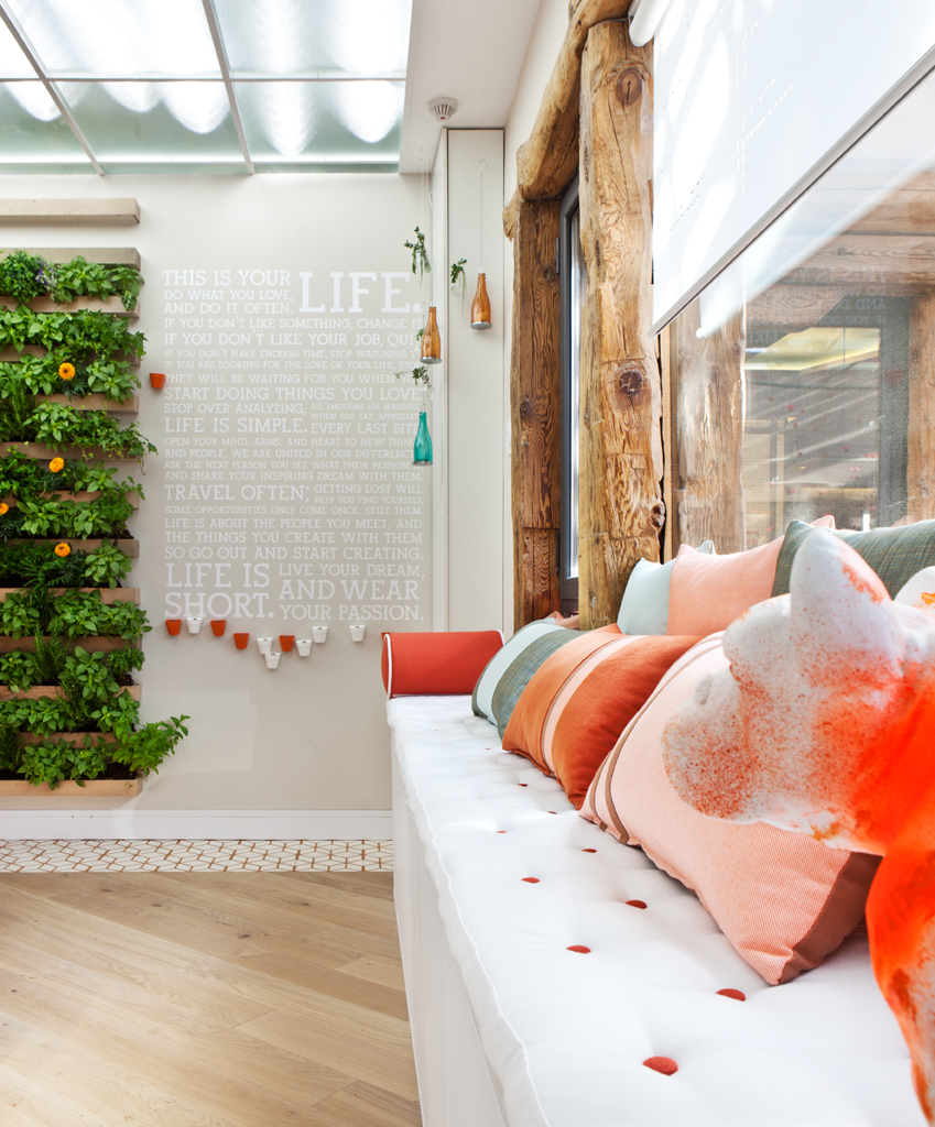 Cocina moderna y funcional por Virgina Albuja en Casa Decor 2015
