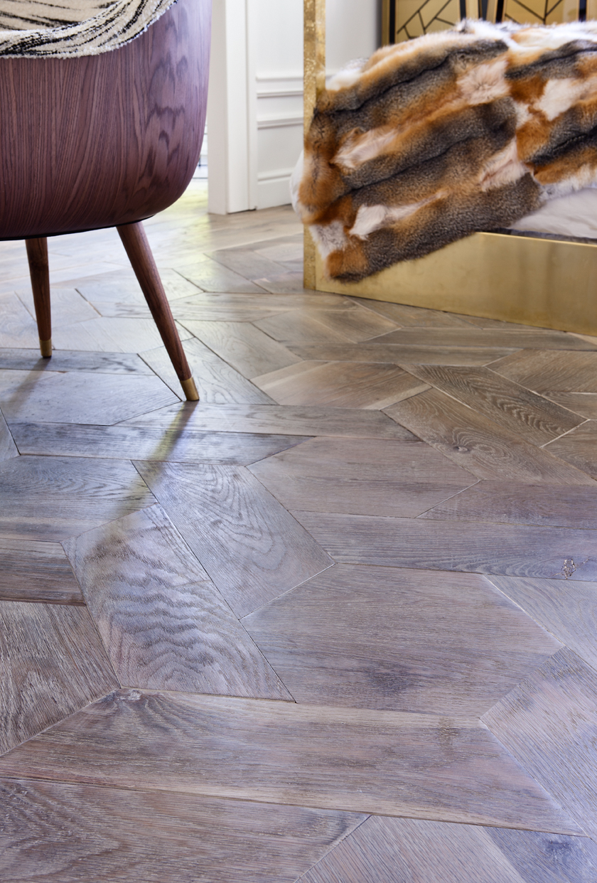 Suelo de madera de la suite femenina de Beatriz Silveira en Casa Decor 2016