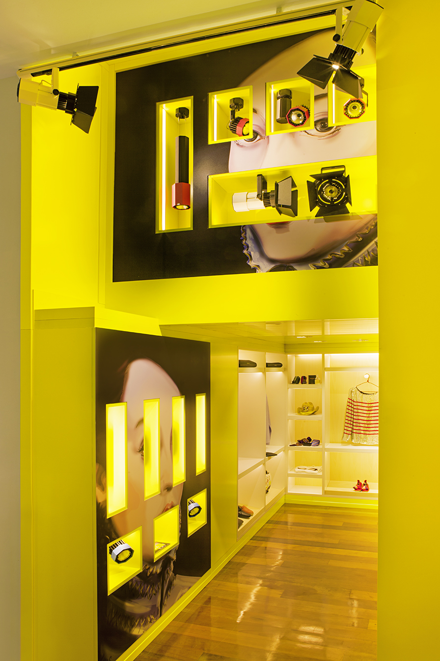 Probador realizado por Carlos Aires para la empresa de iluminación Luzco en Casa Decor 2016