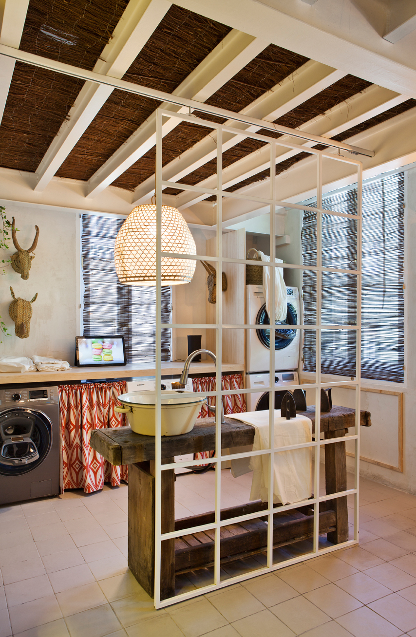 Cocina rústica realizada por Guille García-Hoz para los electrodomésticos Samsung en Casa Decor 2016