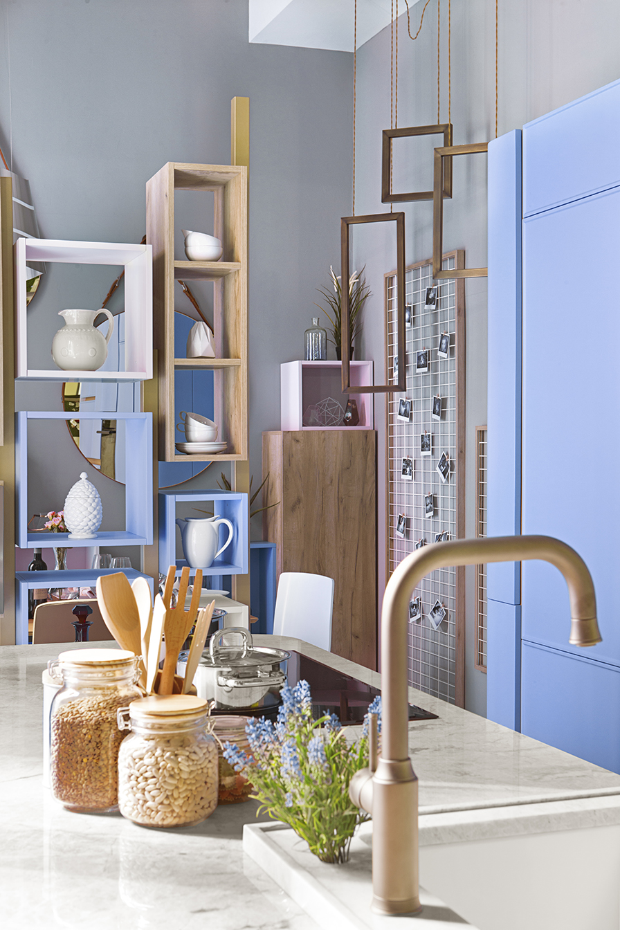Cocina en rosa y azul de Steven Littlehales en Casa Decor 2016