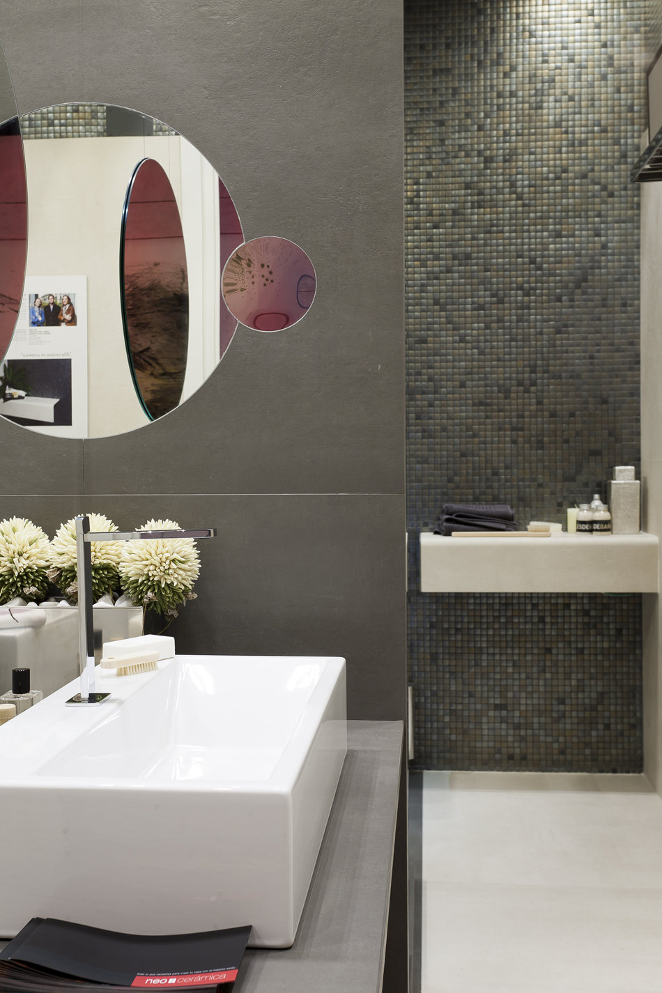 Equipo Neocerámica, cuarto de baño, "Alta costura", en Casa Decor Barcelona 2011