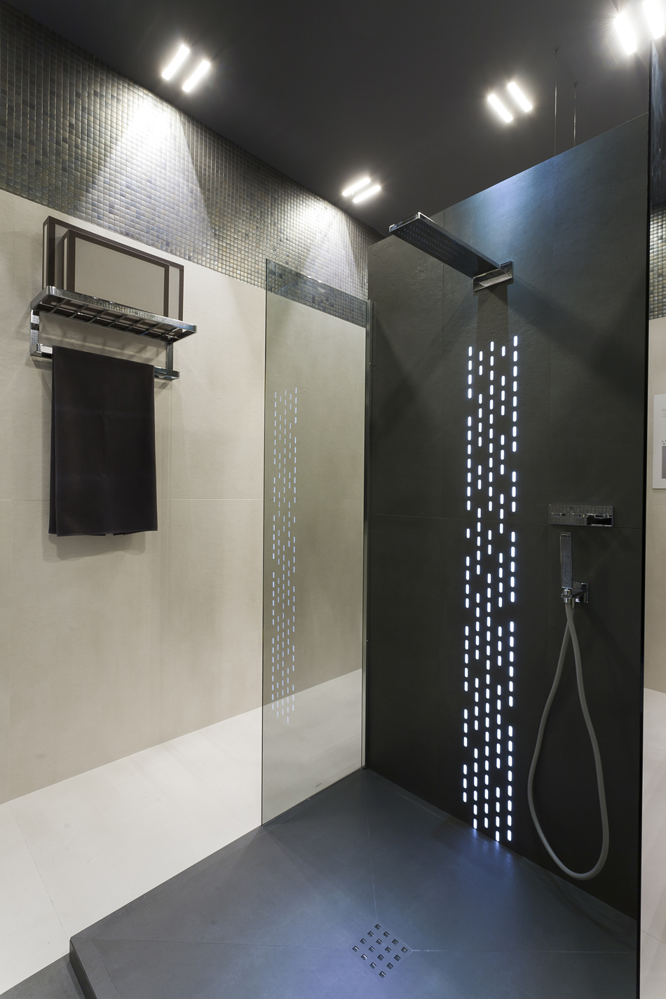 Equipo Neocerámica, cuarto de baño, "Alta costura", en Casa Decor Barcelona 2011