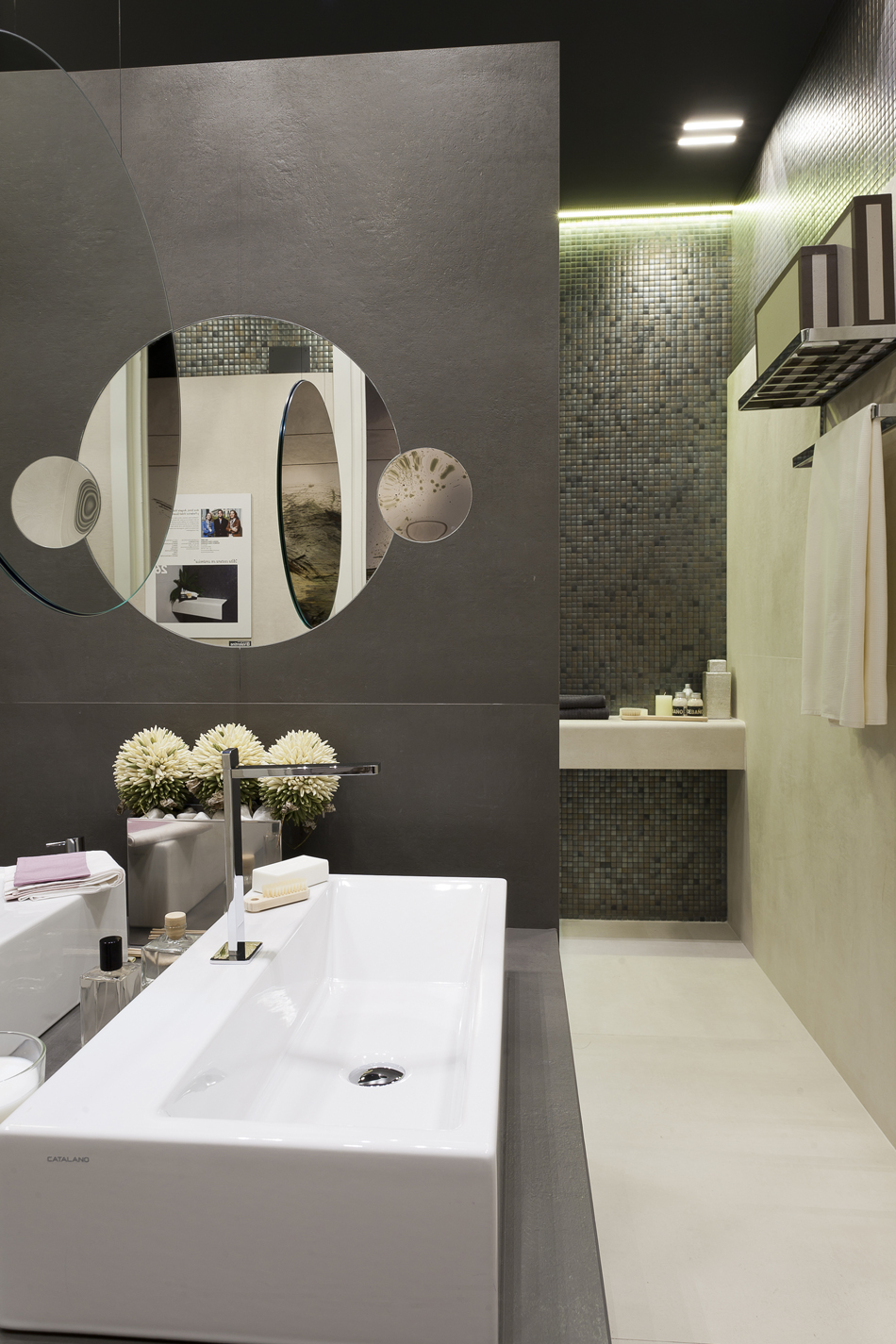 Equipo Neocerámica, cuarto de baño, "Alta costura", en Casa Decor Barcelona 2011