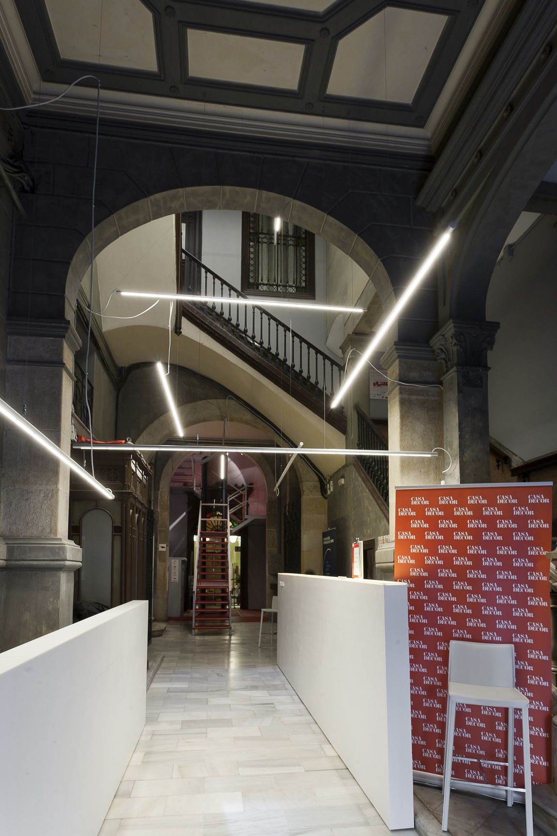 Entrada, taquilla y escalera por Jordi Veciana en Casa Decor Barcelona 2011