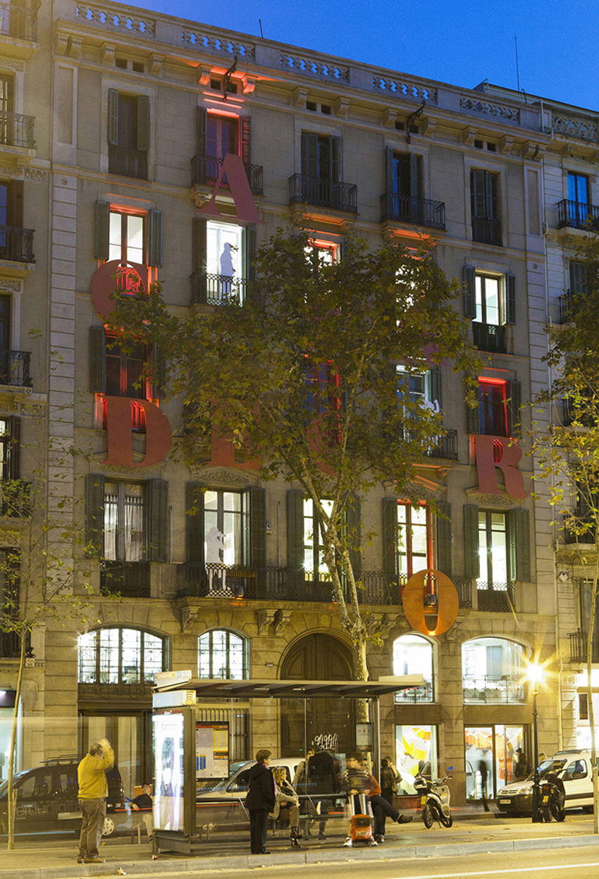 Iluminación fachada, Marta Arcaya y Alexia Basso para Erco Iluminación, en Casa Decor Barcelona 2011