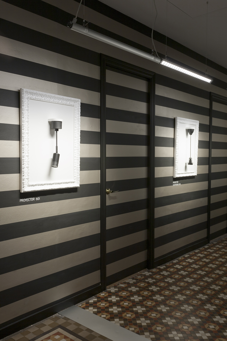 Sonia Serrano, Teresa Rovira y Equipo Proyecto Simon, hall y pasillo, "El arte de la luz", en Casa Decor Barcelona 2011