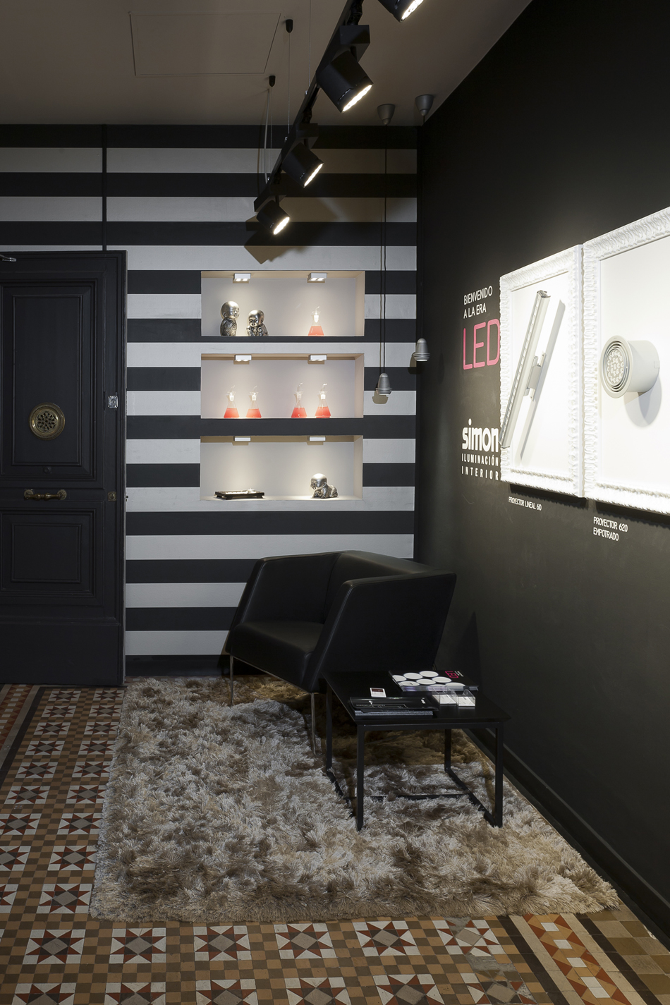 Sonia Serrano, Teresa Rovira y Equipo Proyecto Simon, hall y pasillo, "El arte de la luz", en Casa Decor Barcelona 2011