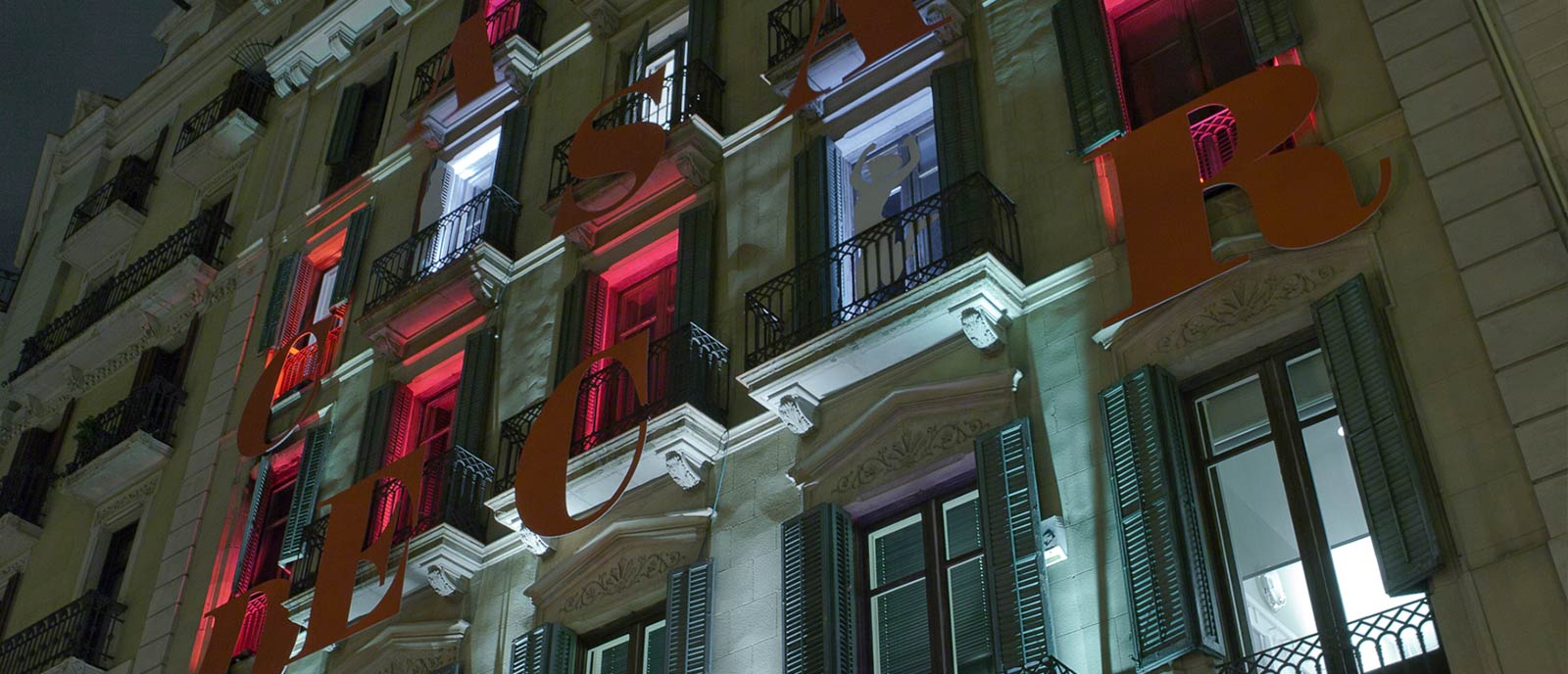 Iluminación Fachada – «Pasión por las letras»