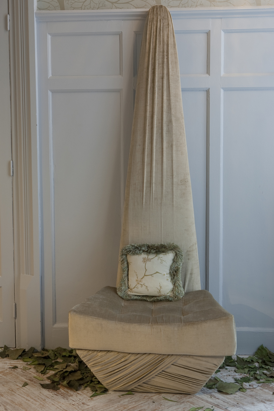 Hall modernista por Dione Calza y Teresa Jara en Casa Decor 2010
