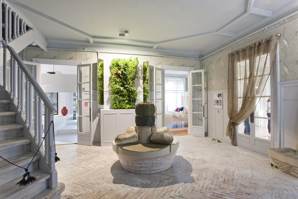 Hall modernista por Dione Calza y Teresa Jara en Casa Decor 2010
