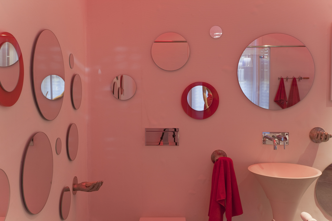 Sala de estar y baño por Karlos Bayón en Casa Decor Madrid 2010