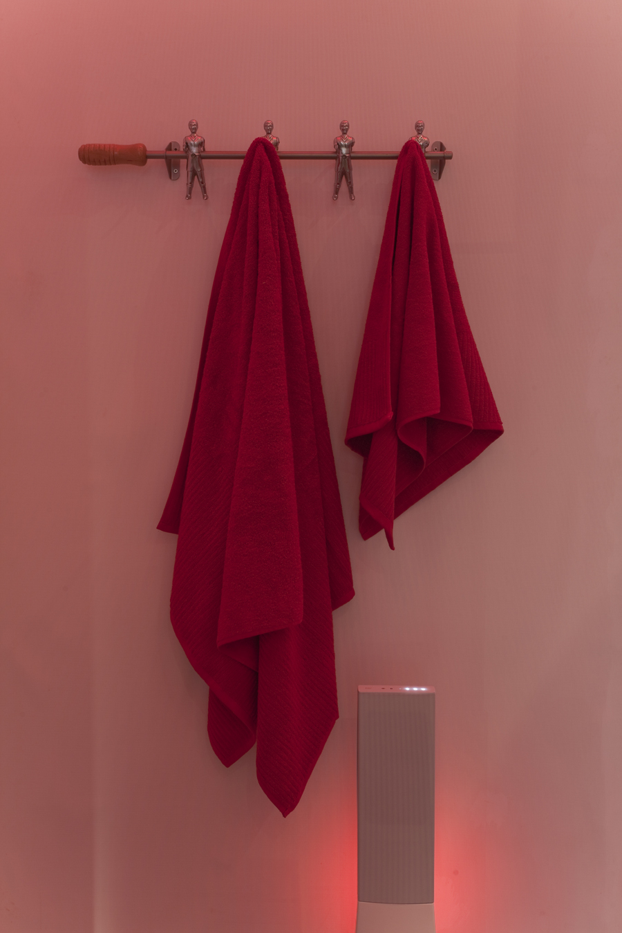 Sala de estar y baño por Karlos Bayón en Casa Decor Madrid 2010